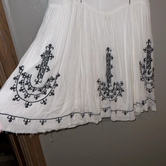 Women’s dress - Picture 2 of 5